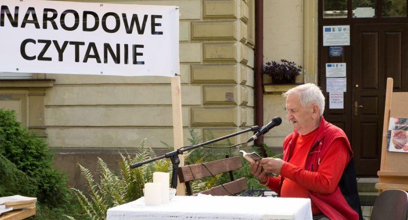 W sobotę Narodowe Czytanie na makowskim rynku