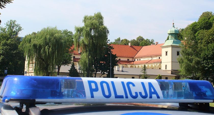 Nietrzeźwy wymusił pierwszeństwo na radiowozie