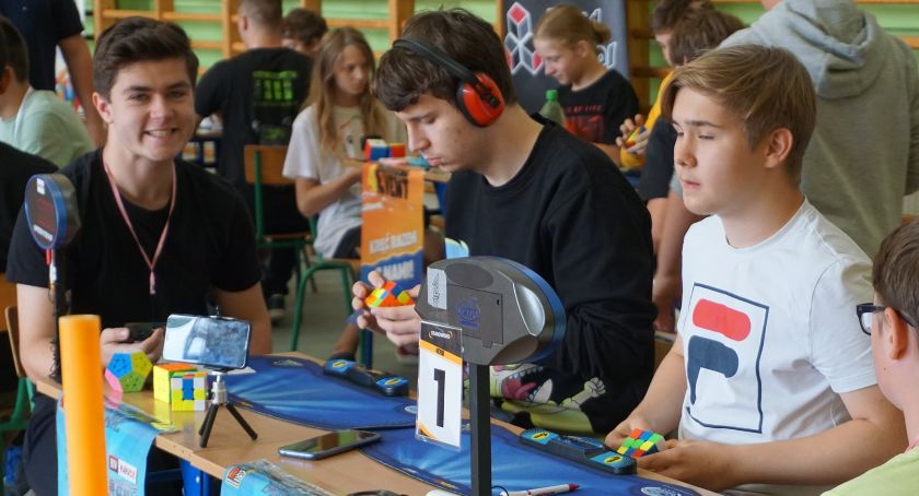 Zakręceni na punkcie... kostki! Rubik byłby zachwycony 