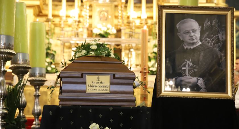 Ks. Prałat Zdzisław Sochacki pożegnany z honorami