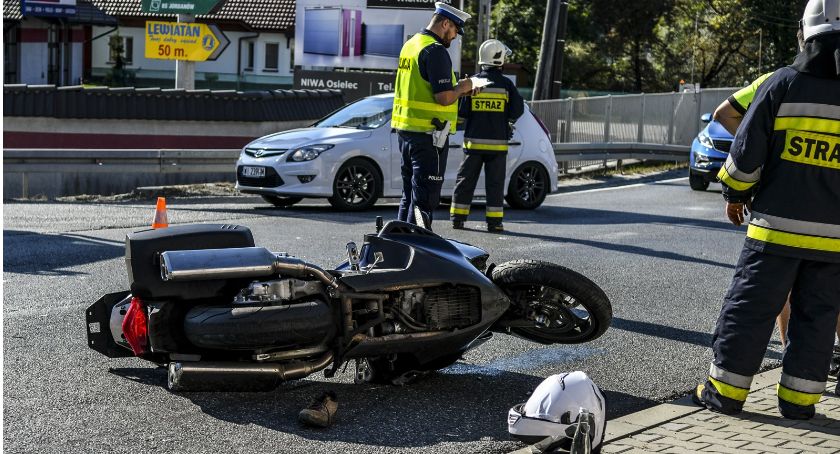 Zderzenie bmw z motocyklem w Osielcu (zdjęcia)