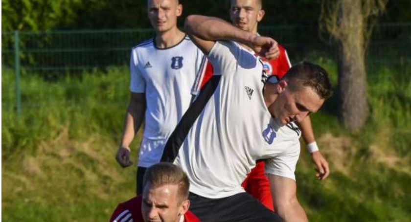 Piłkarski weekend: Hit w Krzeszowie, przebrzmiały hit w Makowie, Tempo o utrzymanie formy, Unia ułatwi Jordanowi powrót na fotel lidera?