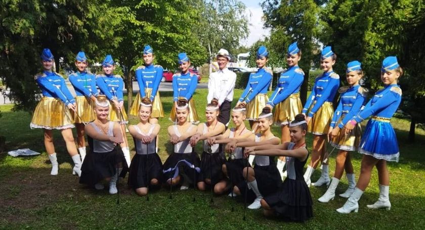 Mażoretki z Naprawy pokazały klasę 