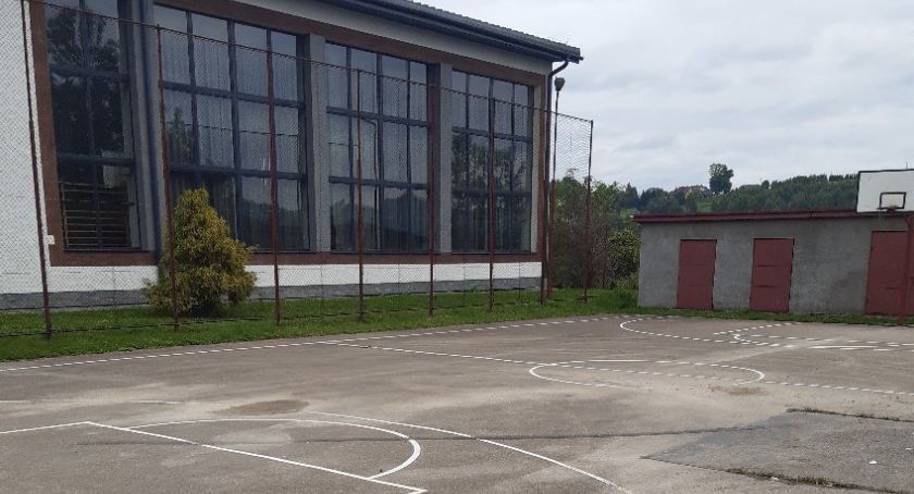 Powiat zmodernizuje boisko przy jordanowskim „Kołłątaju”