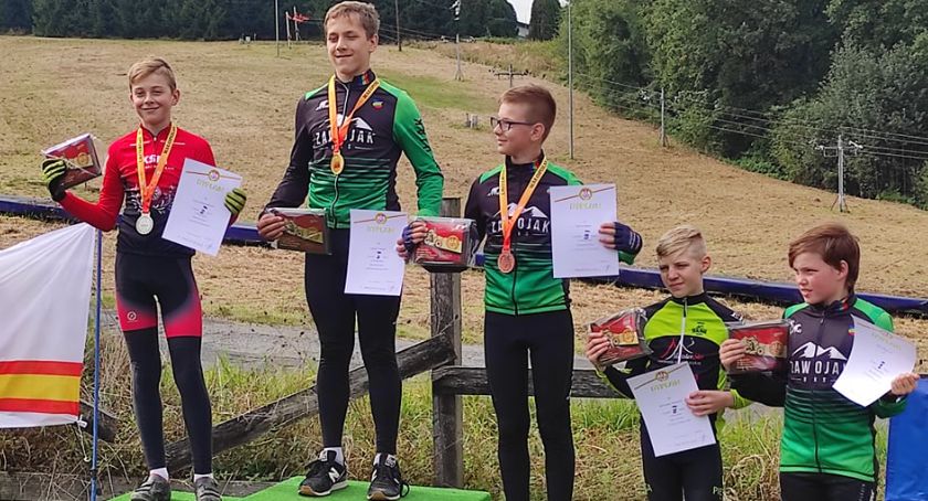 Uczniowie z powiatu suskiego rządzili w zawodach wojewódzkich w kolarstwie górskim w Sieprawiu
