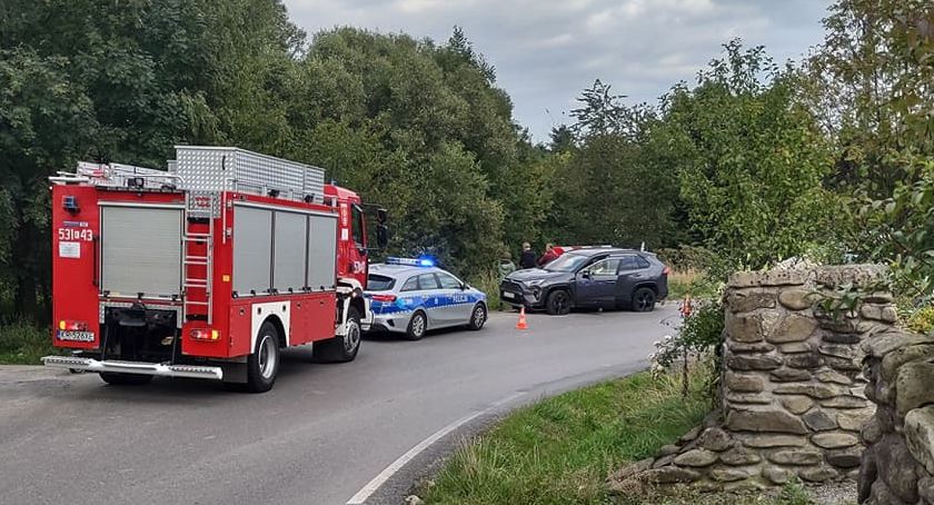 Runął na toyotę 