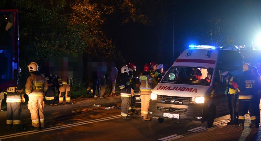 Cudem ominęła leżącego na jezdni mężczyznę 