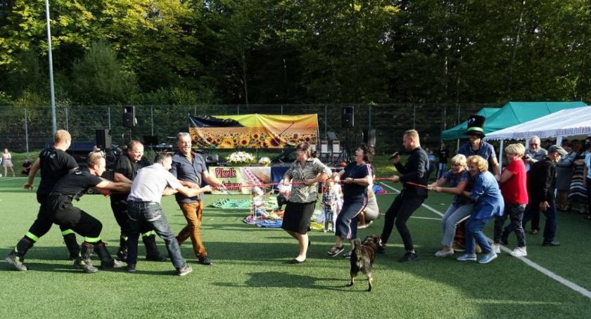 Niedzielny piknik rodzinny na orliku w Palczy 