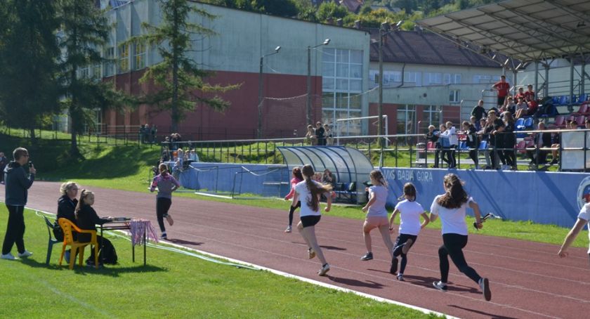 Konkurencje lekkoatletyczne czekały na uczniów szkół podstawowych