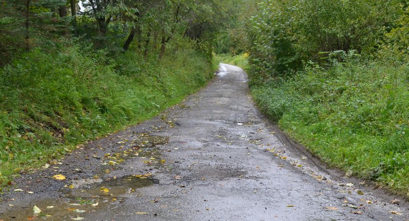 Umowa na przebudowę drogi do osiedli Garce i Śpiwle podpisana 