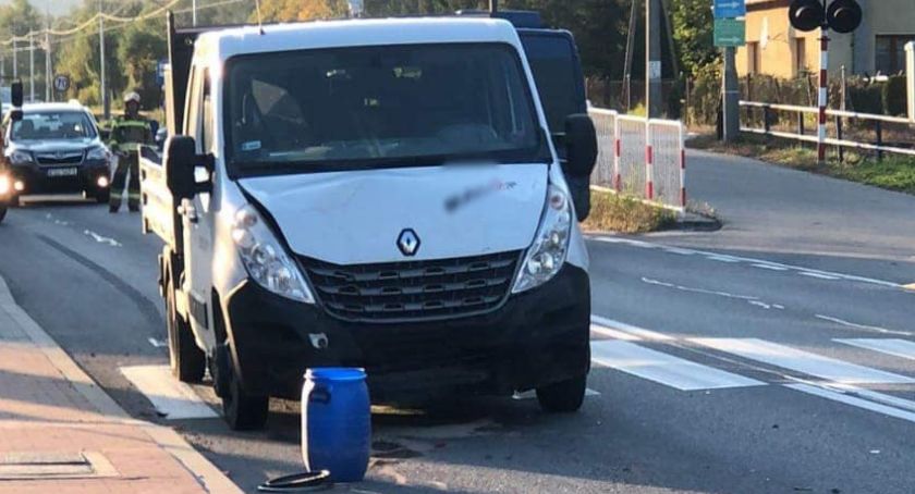Zderzenie dwóch dostawczaków w Suchej Beskidzkiej 