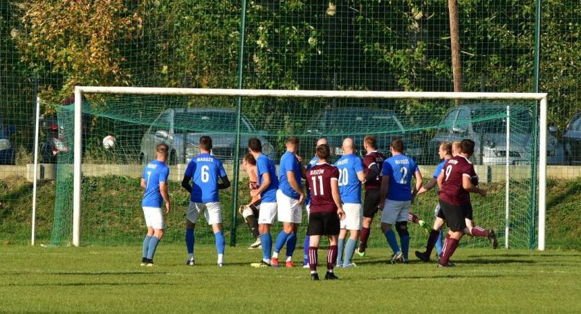Piłkarski weekend: Tempo ponownie w delegacji, Jagody debiut w roli trenera Babiej Góry, potrójne derbowe emocje w klasie A: BCSGarbarz-Naroże, Lachy-Jałowiec i 