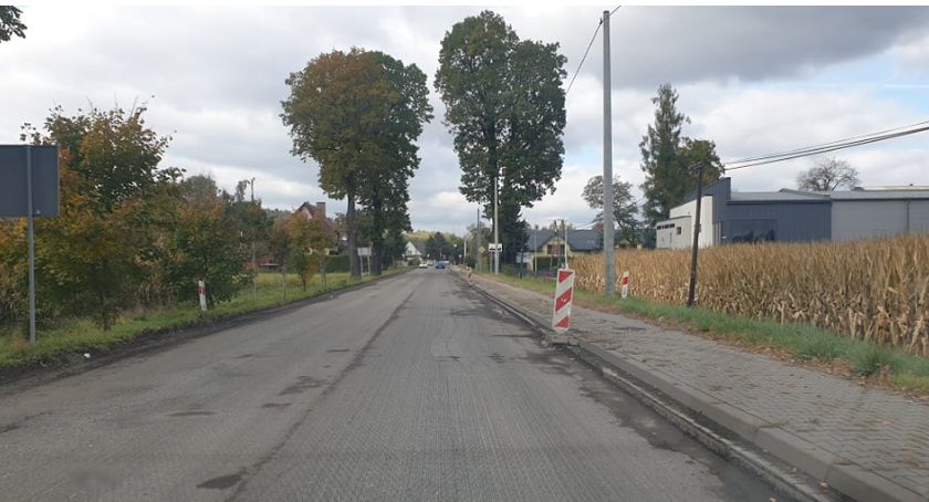 Na krajowej 28 wymieniają asfalt. Do kiedy potrwają utrudnienia?