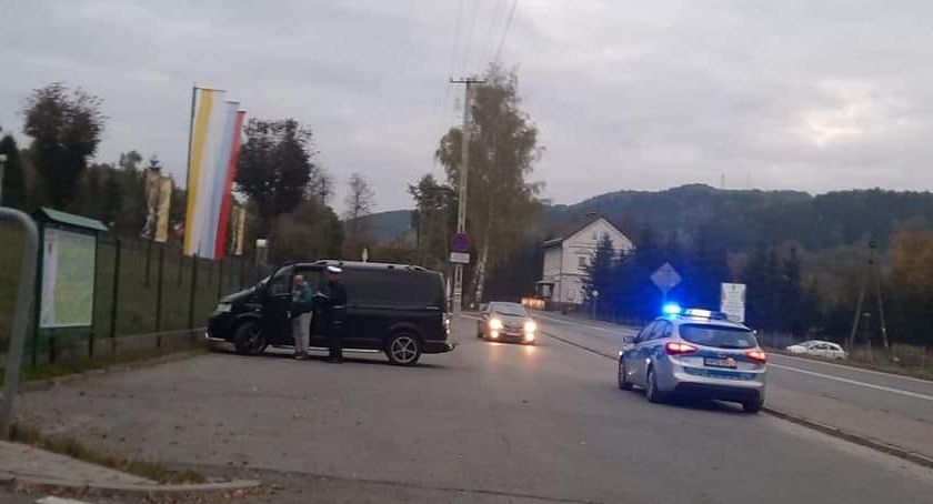 Popołudniowa stłuczka w centrum Budzowa