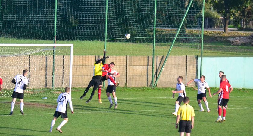 Gdy prowadząc 1:0 nie strzelasz na 2:0 i 3:0, to… remisujesz 1:1 (zdjęcia i video)
