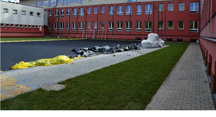 Modernizacja boiska przy SP nr 1 w Suchej Beskidzkiej na finiszu 