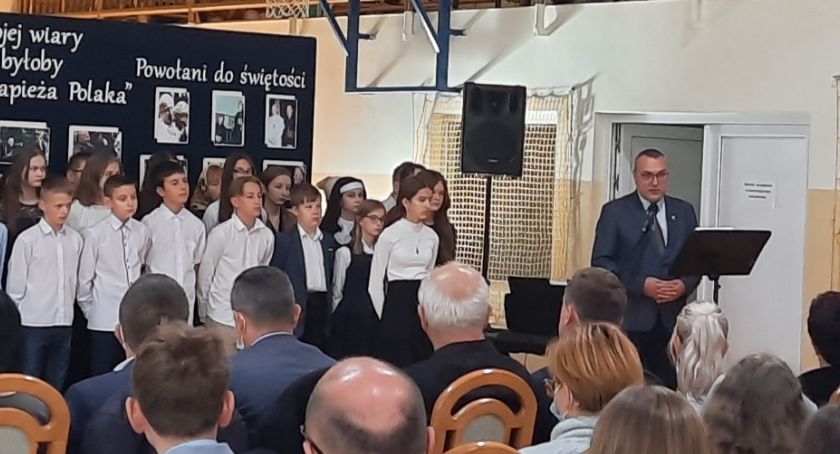 XIII Powiatowy Konkurs Wiedzy o Janie Pawle II  w Zespole Szkolno- Przedszkolnym w Krzeszowie