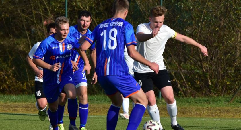 Piłkarski weekend: Derby gminy Zawoja o wysoką stawkę, debiut Jagody przy Mickiewicza, a Bączka w ogóle w Jałowcu, ostatni mecz Ladies