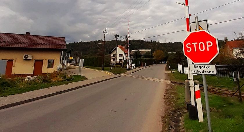 Bystra Podhalańska: Zamykają kolejny przejazd kolejowy. Kierowcy znowu będą nadkładali drogi 