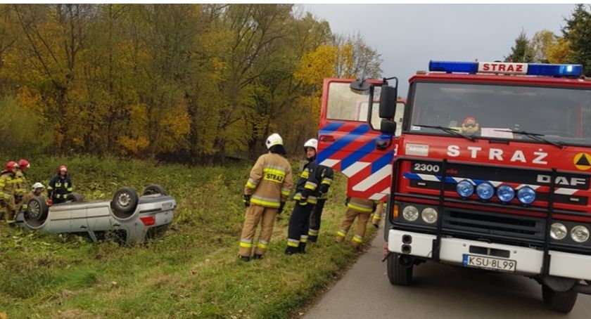 Dachowanie w Lachowiach. Trzy osoby, w tym dwoje dzieci trafiły do szpitala 