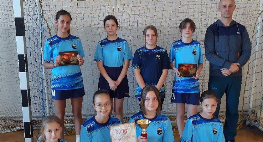 Uczennice z ZSP1 Zawoja najlepsze w powiecie w halową piłkę nożną