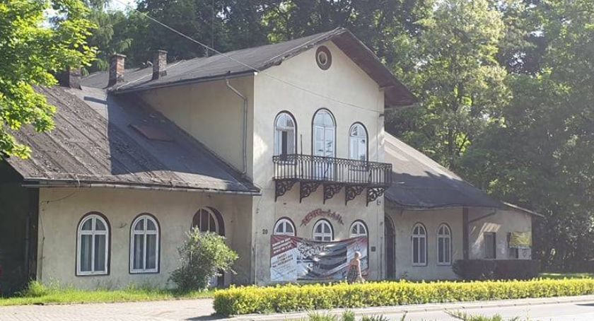 Byłe przedszkole w Suchej Beskidzkiej i teren wokół niego zmienią właściciela! Kto nim zostanie?