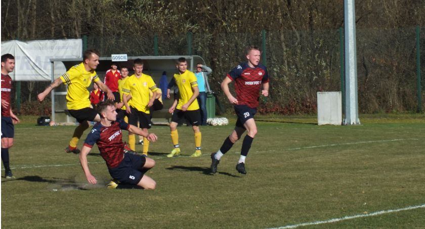 A-KLASA SUSKA: Postrzelane, czyli niech wyniki przemówią. Bystra-Huragan 3:6, Garbarz-Lachy 8:1, Naroże - Leńcze 5:0, Żuraw - Grom 3:0
