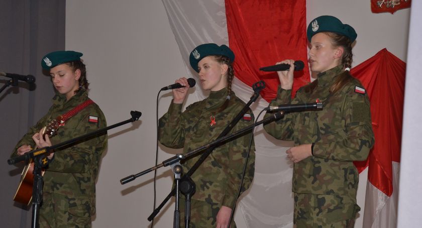 Makowska wieczornica patriotyczna dostarczyła wzruszeń (video)