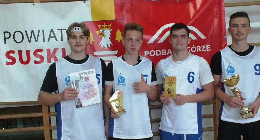 Dziewczyny z LO Sucha Beskidzka i chłopcy z Goetla Sucha Beskidzka mistrzami w koszykówkę 3x3