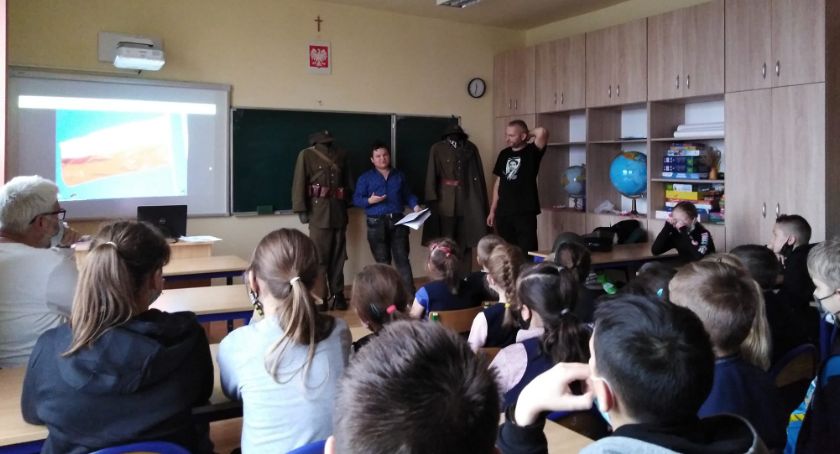 Wychowanie patriotyczne w Publicznej Szkole Podstawowej Stowarzyszenia Przyjaciół Szkół Katolickich w Hucisku-Pewelce