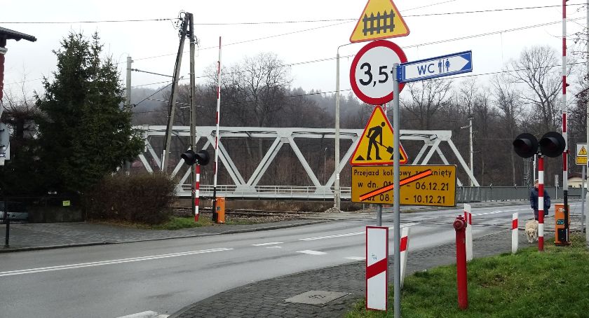 Sucha Beskidzka stanie w korkach? Kolejarze zamykają przejazd na jednej z głównych ulic miasta.