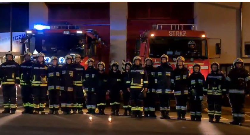 Strażacka brać pokazała jedność. Uczcili pamięć tragicznie zmarłych druhów! (video)