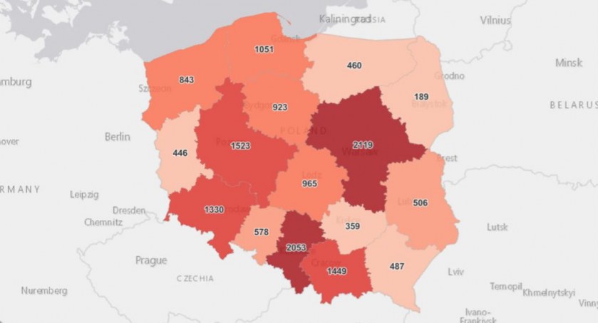 Dalszy spadek zakażeń. Zmarły kolejne osoby chorujące na COVID-19