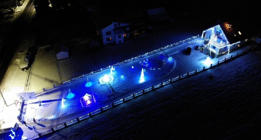 Ten ogród zachwyca iluminacją