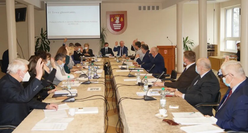 Rada Powiatu Suskiego uchwaliła budżet na 2022 rok. Wiemy jakie inwestycje zaplanowano!