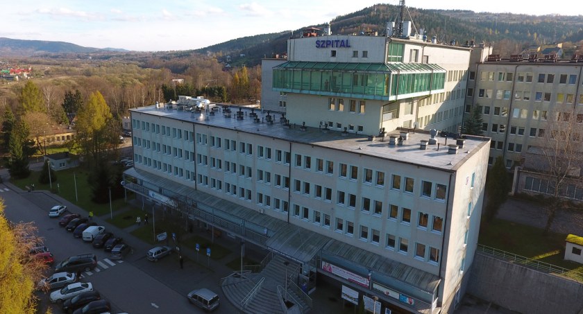 Zarobki personelu medycznego leczącego chorych na COVID-19 