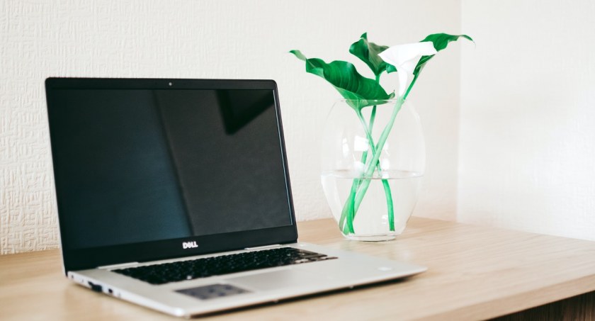 Przekątna ekranu laptopa – jak wybrać odpowiednią dla siebie?