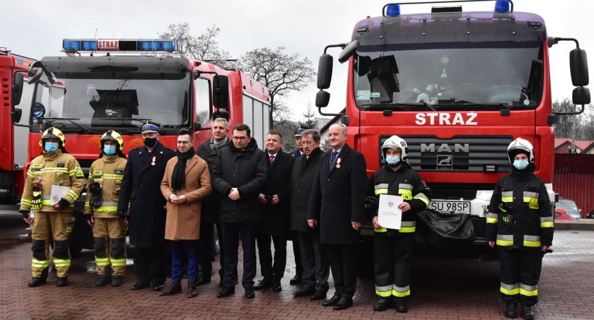 Trzy jednostki strażackie dostały samochody! Dziś odbyło się ich uroczyste przekazanie 