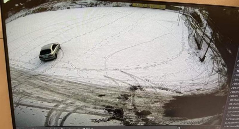 Kręcił bączki po murawie boiska do piłki nożnej