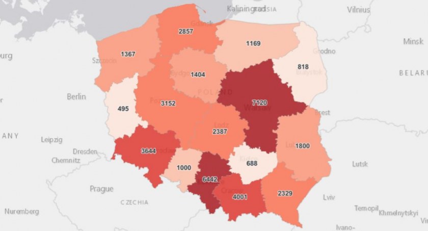 Maleje ilość zgonów, ale drastycznie rośnie zakażeń. Padł nowy rekord