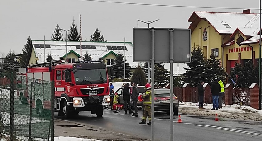 Sucha Beskidzka: Po wypadku zablokowana droga krajowa 28