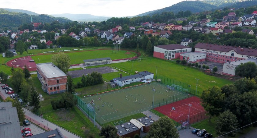 Sucha Beskidzka: Powstaną dwa nowe boiska i korty tenisowe 