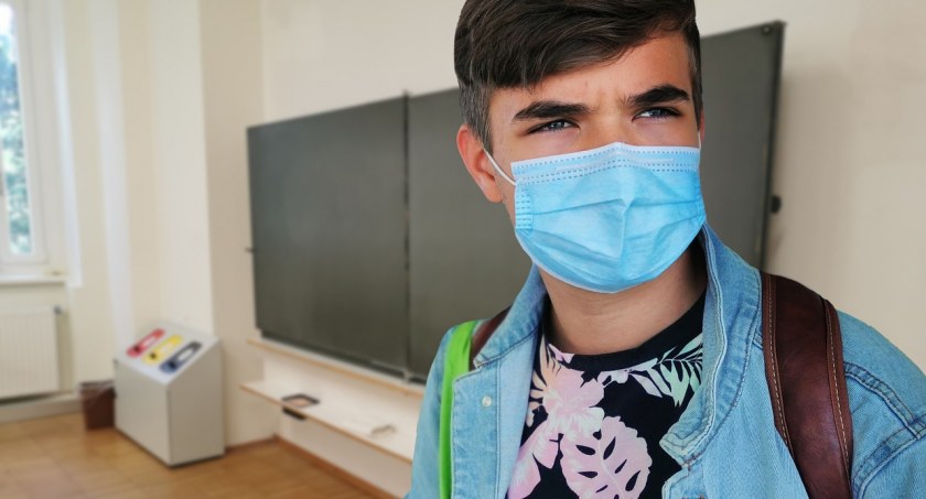 Koniec z masowymi kwarantannami! Uczniowie szybciej wrócą do szkół! 