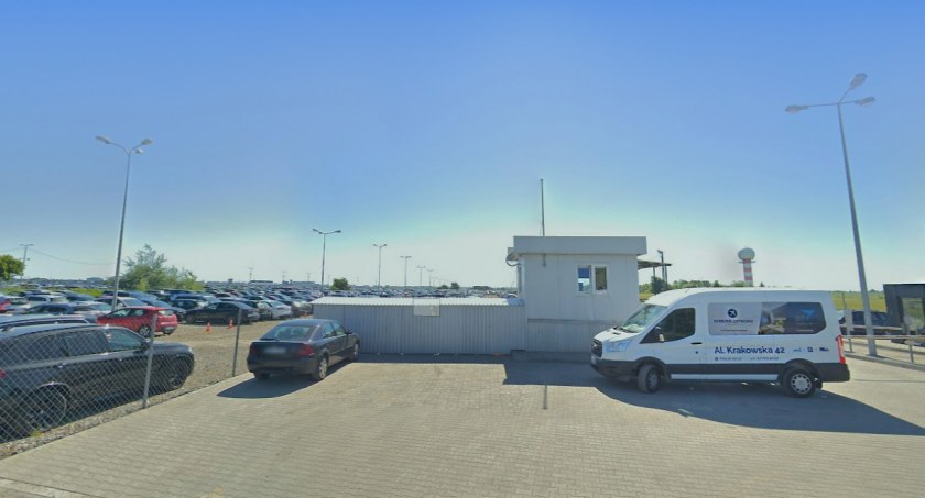 Gdzie zaparkować na lotnisku Chopina? Znajdź parking dzięki któremu zaoszczędzisz na wakacjach.