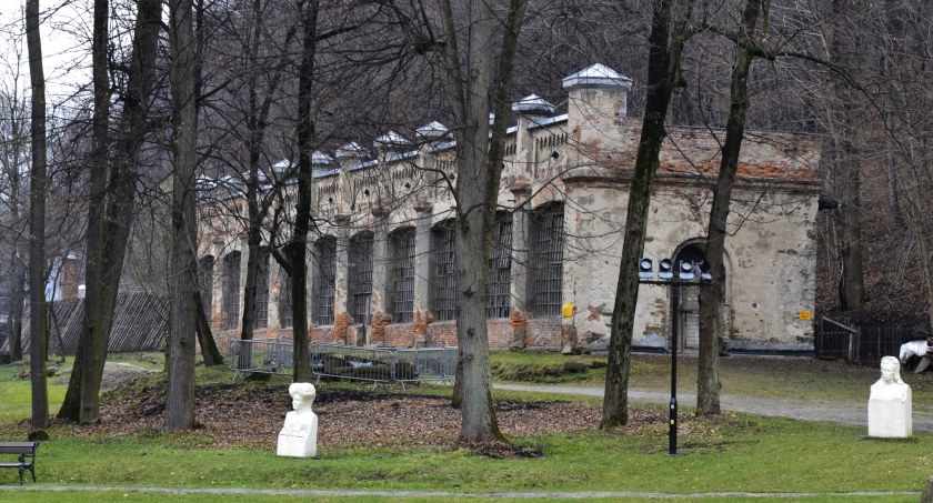Suski park czasowo zamknięty 