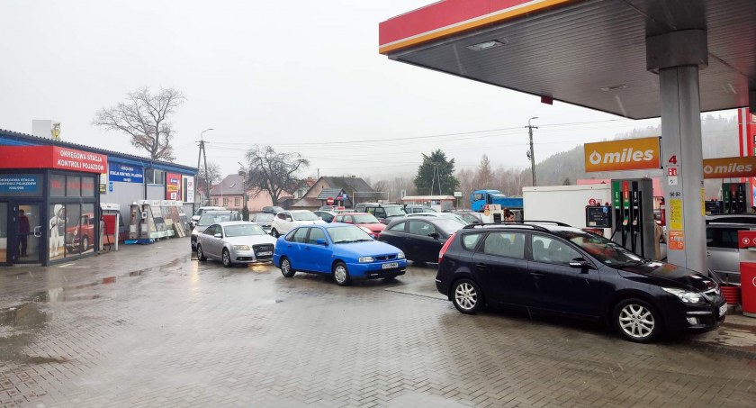 W powiecie suskim nie zabraknie paliwa. Stoisz w kolejce na stacji paliw? Możesz jechać dalej!
