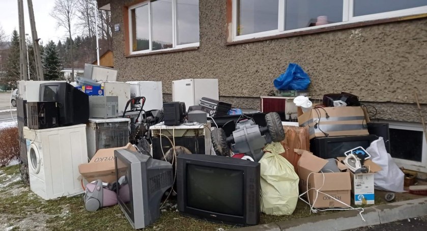 Zembrzyccy druhowie zbierają elektrośmieci 