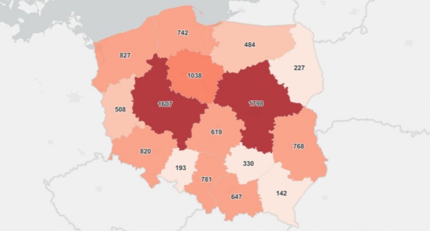 Nowych zakażeń wciąż ubywa 