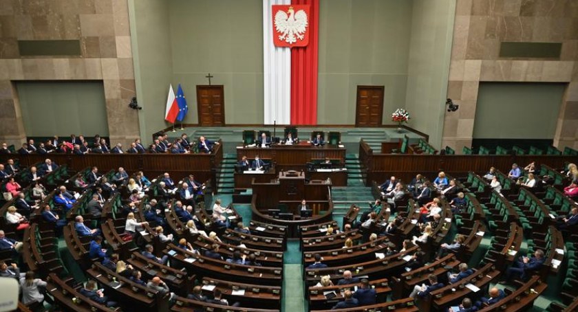 Sejm przyjął specustawę o pomocy dla uchodźców z Ukrainy 