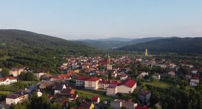 Zembrzyce z lotu ptaka (video)